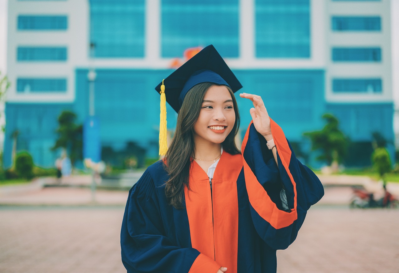 graduate, girl, happy-6671173.jpg